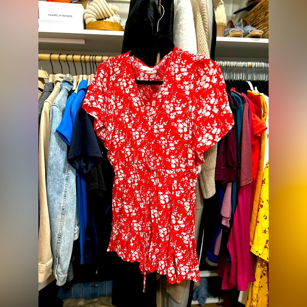 Entro, size Large, Floral red romper